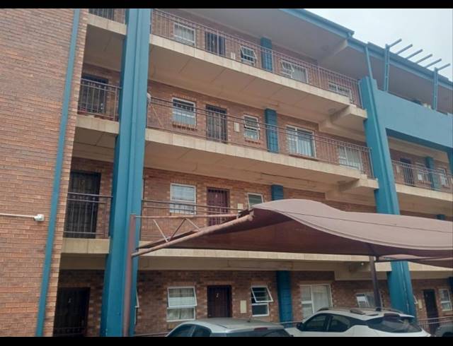 2 BEDROOM FLAT FOR SALE IN KEMPTON PARK AH